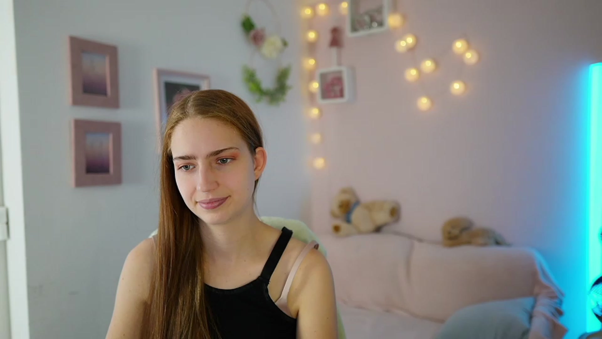 Gallery image thumbnail from Naomi_Woods18's myfreecams stream on, 11/26/2023, 14:03 image 5 of 20