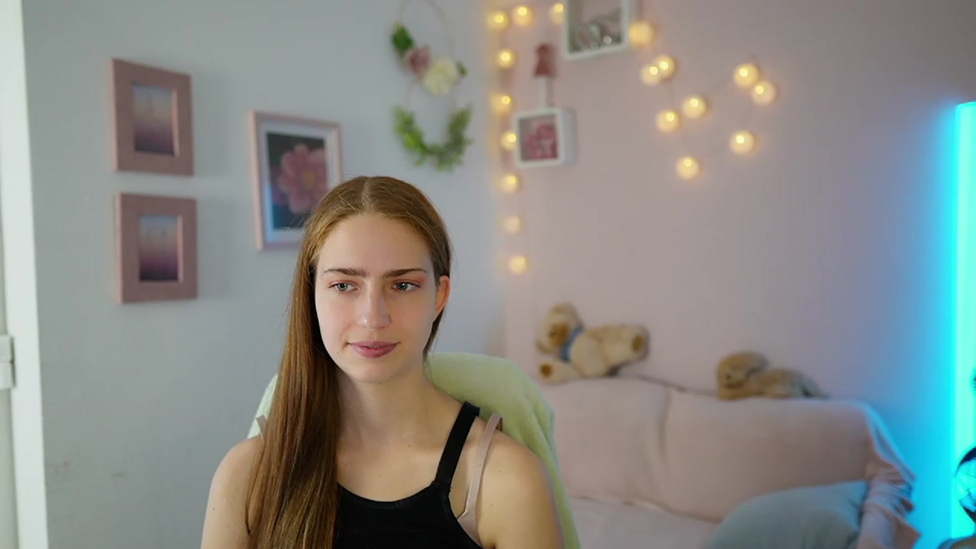 Gallery image thumbnail from Naomi_Woods18's myfreecams stream on, 11/26/2023, 14:03 image 12 of 20