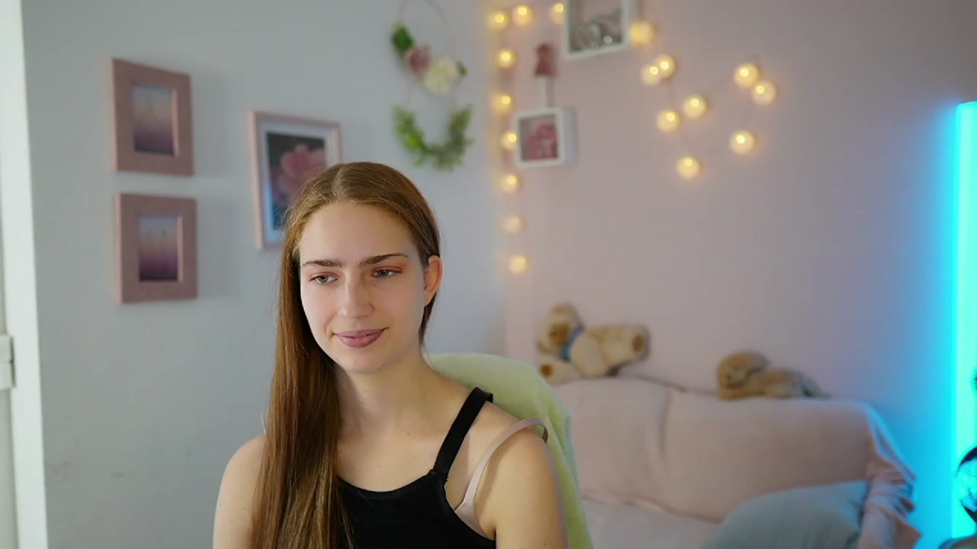 Gallery image thumbnail from Naomi_Woods18's myfreecams stream on, 11/26/2023, 14:03 image 8 of 20