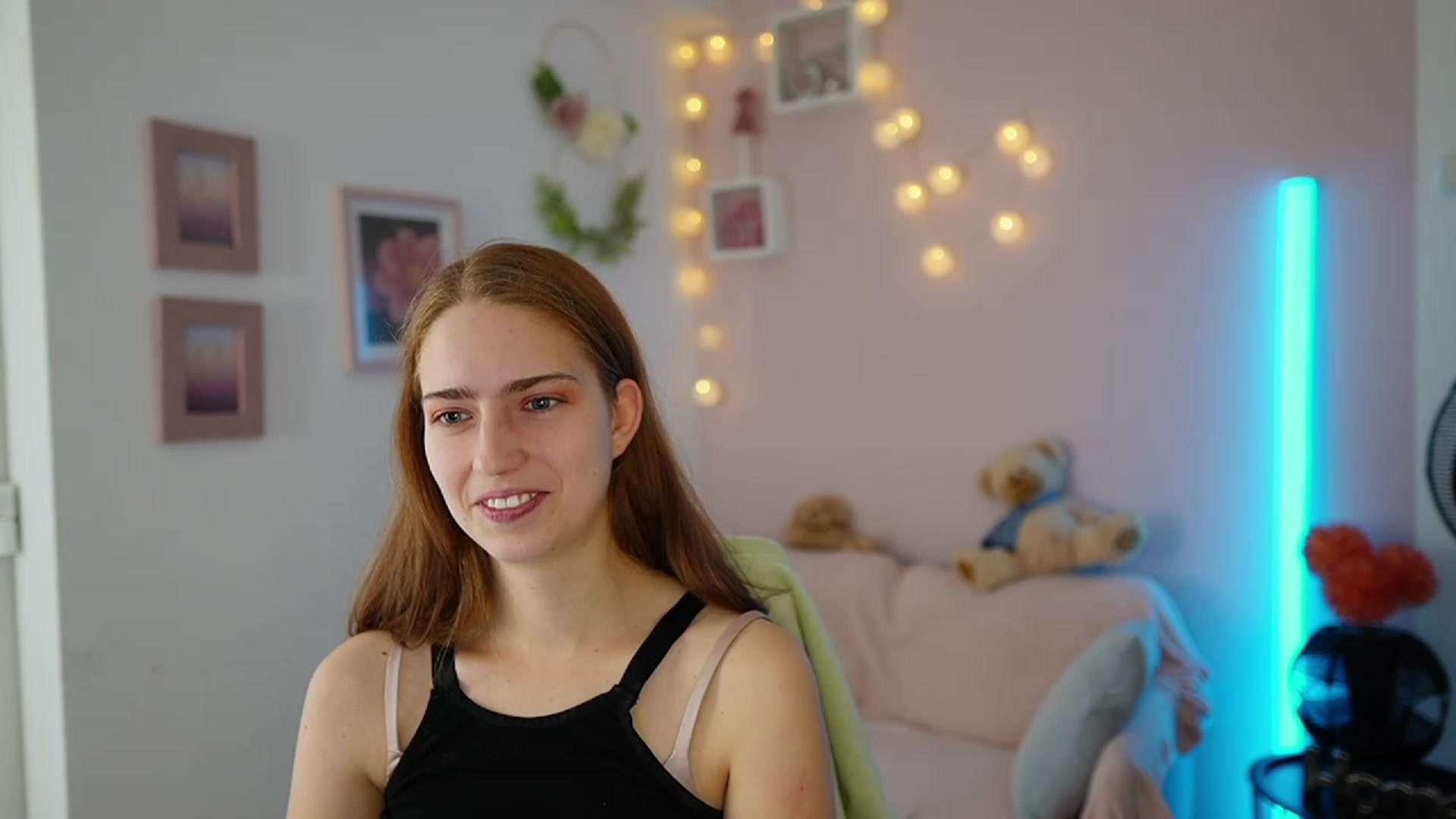 Gallery image thumbnail from Naomi_Woods18's myfreecams stream on, 11/27/2023, 09:56 image 18 of 20