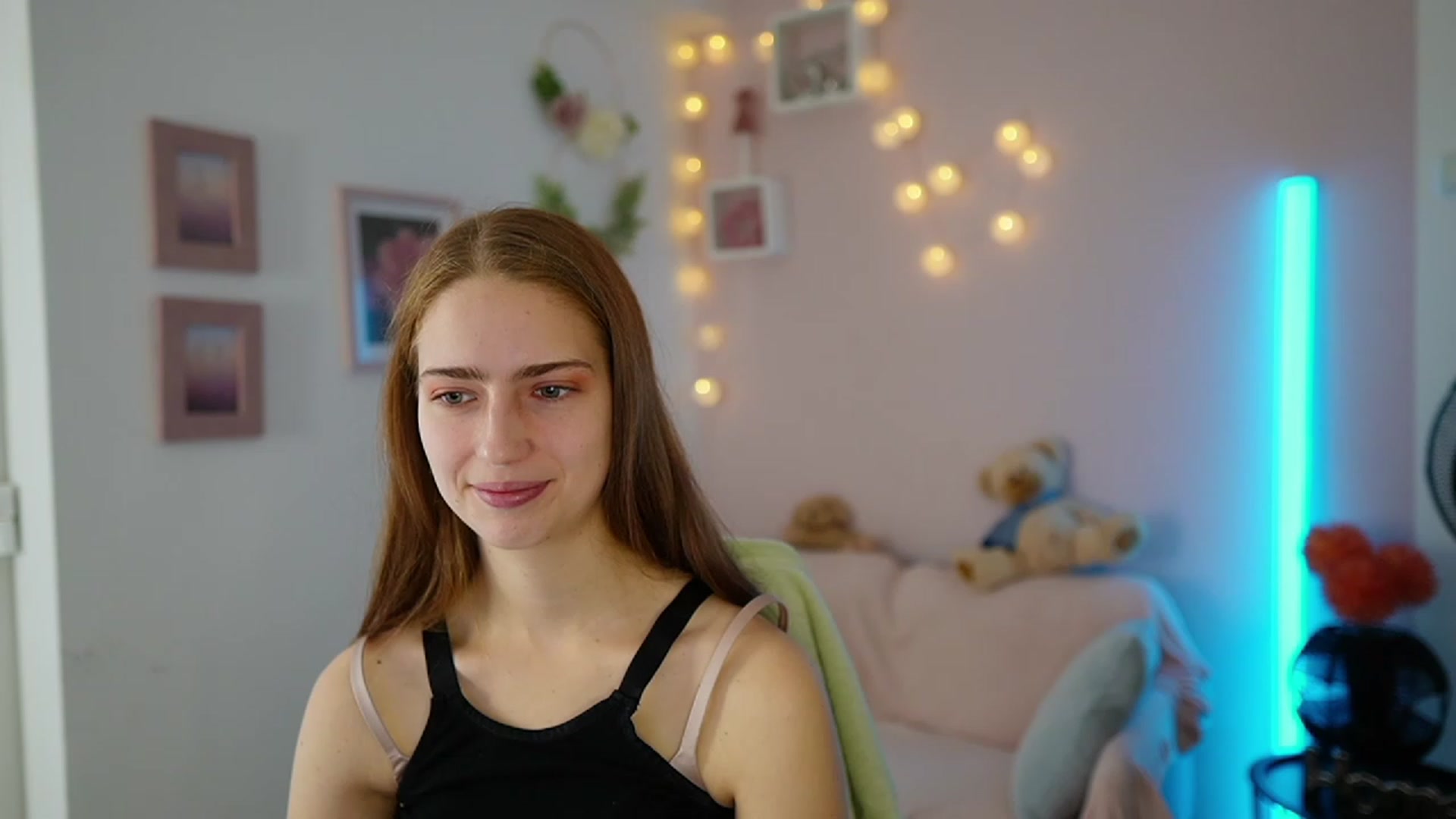 Gallery image thumbnail from Naomi_Woods18's myfreecams stream on, 11/27/2023, 09:56 image 8 of 20