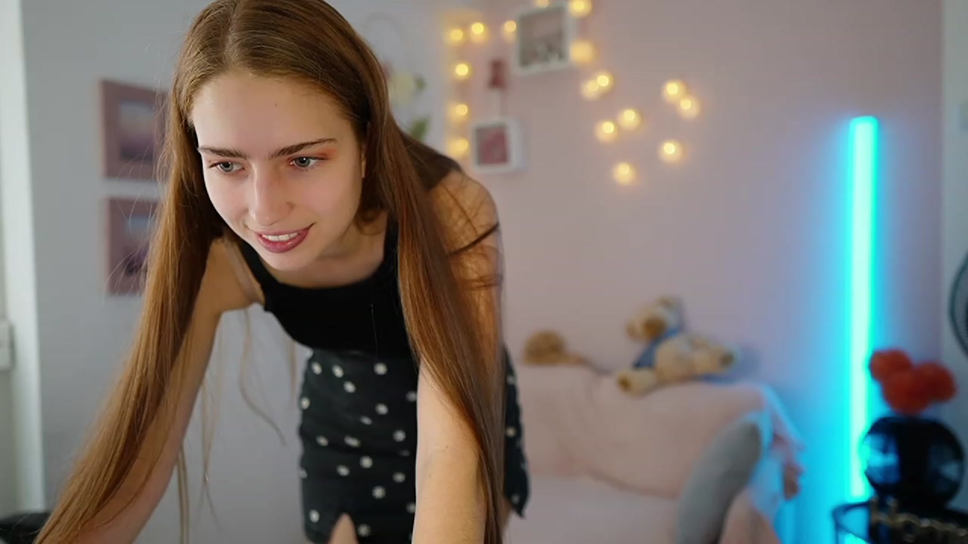 Gallery image thumbnail from Naomi_Woods18's myfreecams stream on, 11/27/2023, 11:13 image 15 of 20
