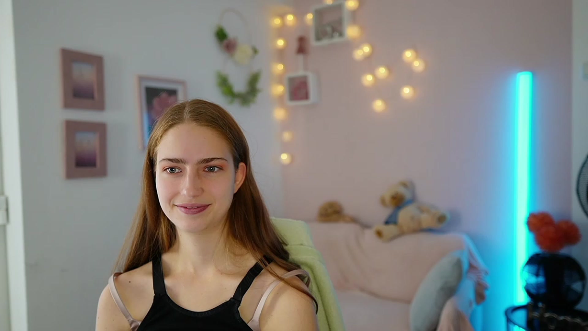 Gallery image thumbnail from Naomi_Woods18's myfreecams stream on, 11/27/2023, 11:13 image 13 of 20