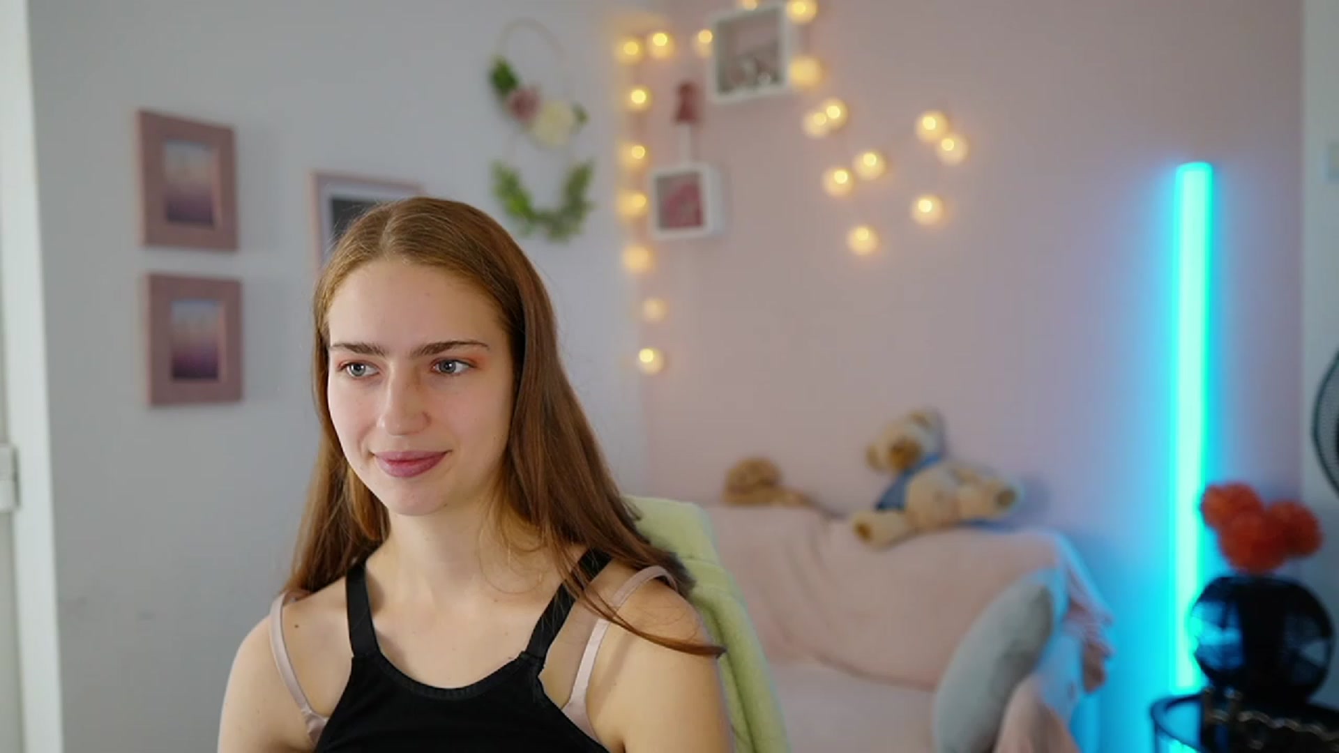 Gallery image thumbnail from Naomi_Woods18's myfreecams stream on, 11/27/2023, 11:13 image 7 of 20