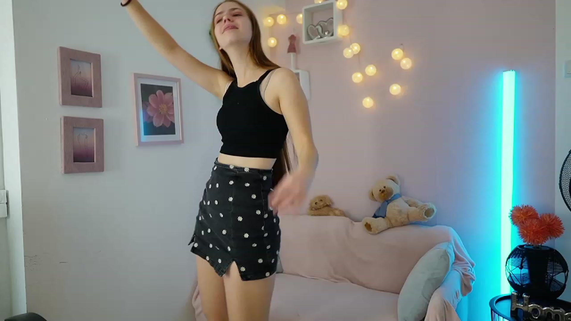 Gallery image thumbnail from Naomi_Woods18's myfreecams stream on, 11/27/2023, 11:13 image 3 of 20