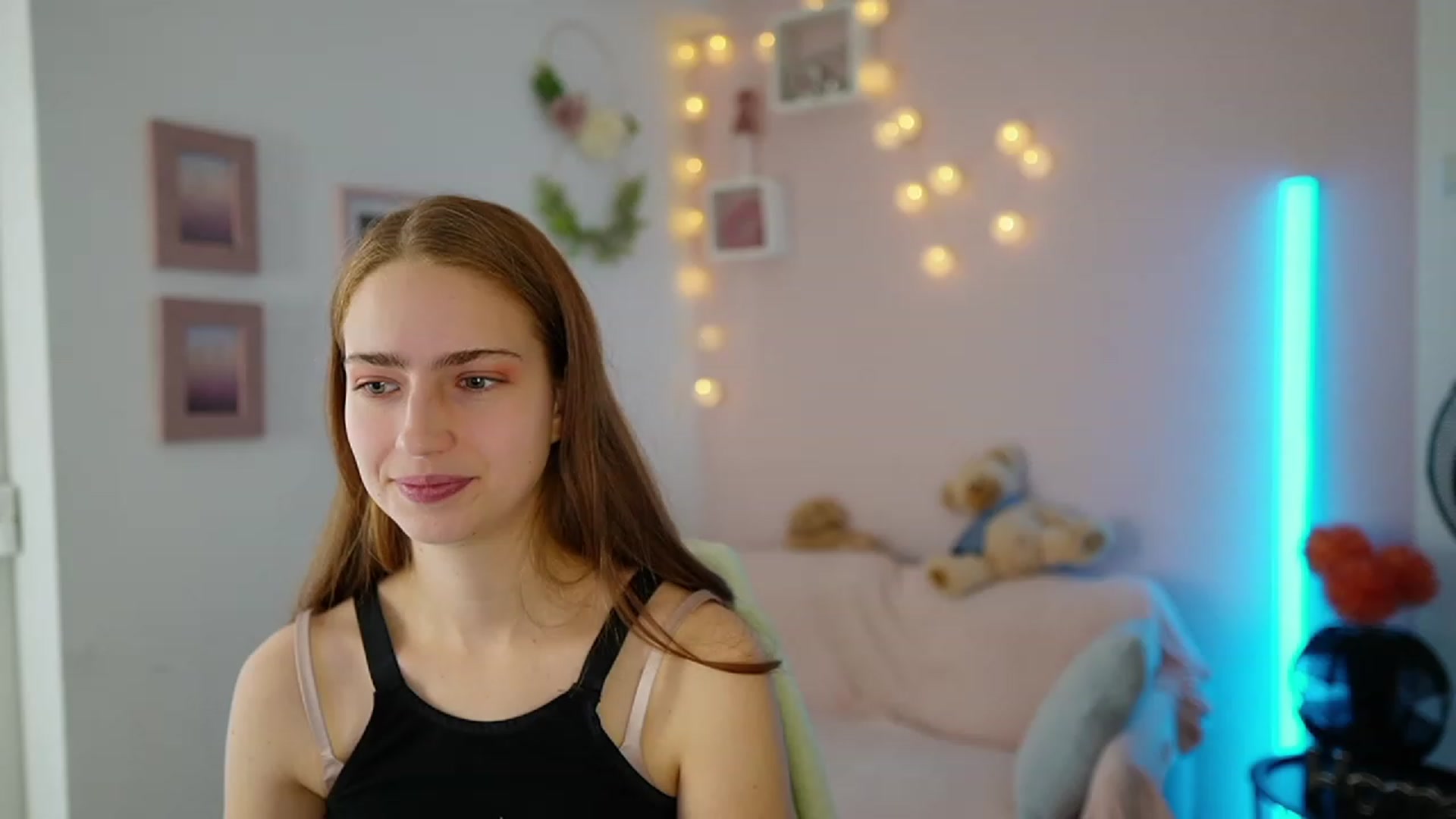 Gallery image thumbnail from Naomi_Woods18's myfreecams stream on, 11/27/2023, 11:13 image 4 of 20