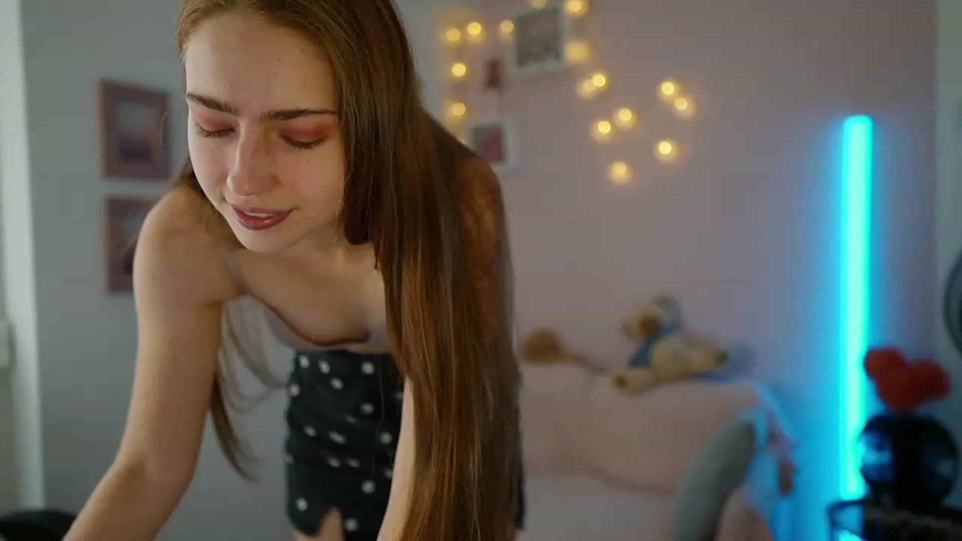 Gallery image thumbnail from Naomi_Woods18's myfreecams stream on, 11/27/2023, 11:13 image 17 of 20
