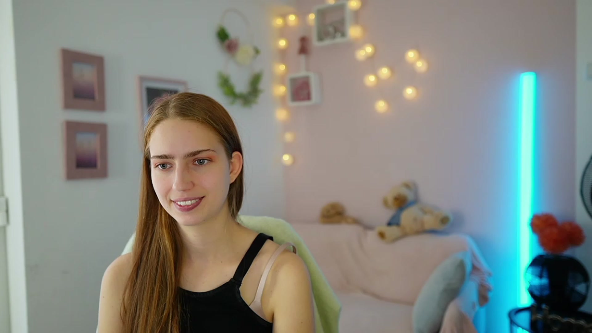Gallery image thumbnail from Naomi_Woods18's myfreecams stream on, 11/27/2023, 12:41 image 6 of 20