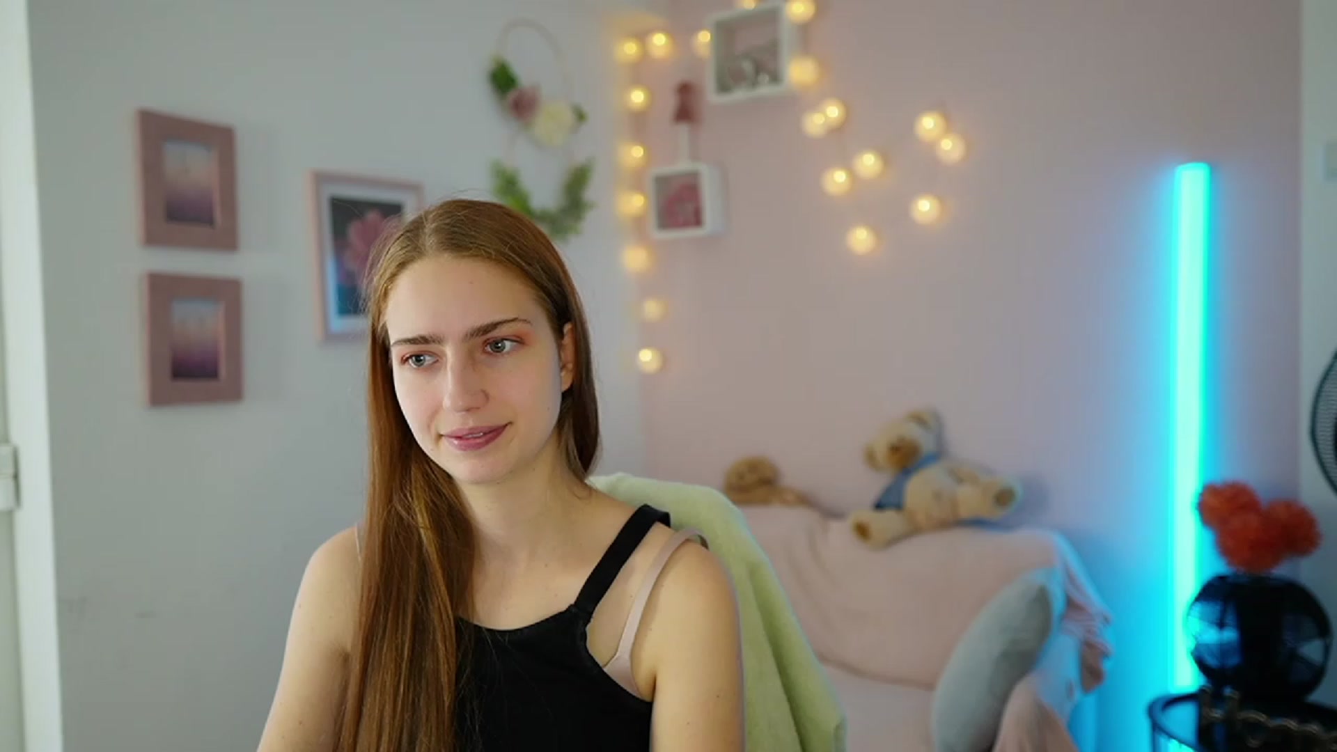 Gallery image thumbnail from Naomi_Woods18's myfreecams stream on, 11/27/2023, 12:41 image 13 of 20