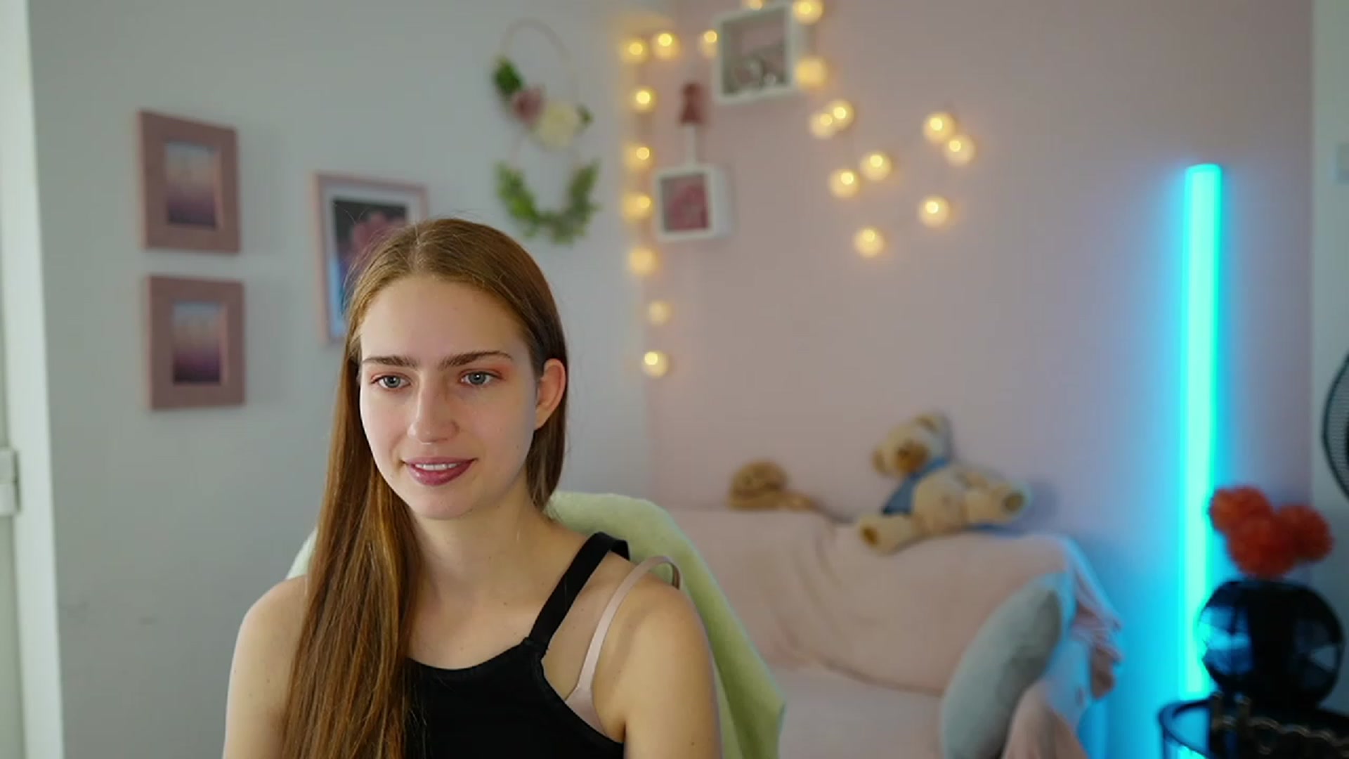 Gallery image thumbnail from Naomi_Woods18's myfreecams stream on, 11/27/2023, 12:41 image 7 of 20