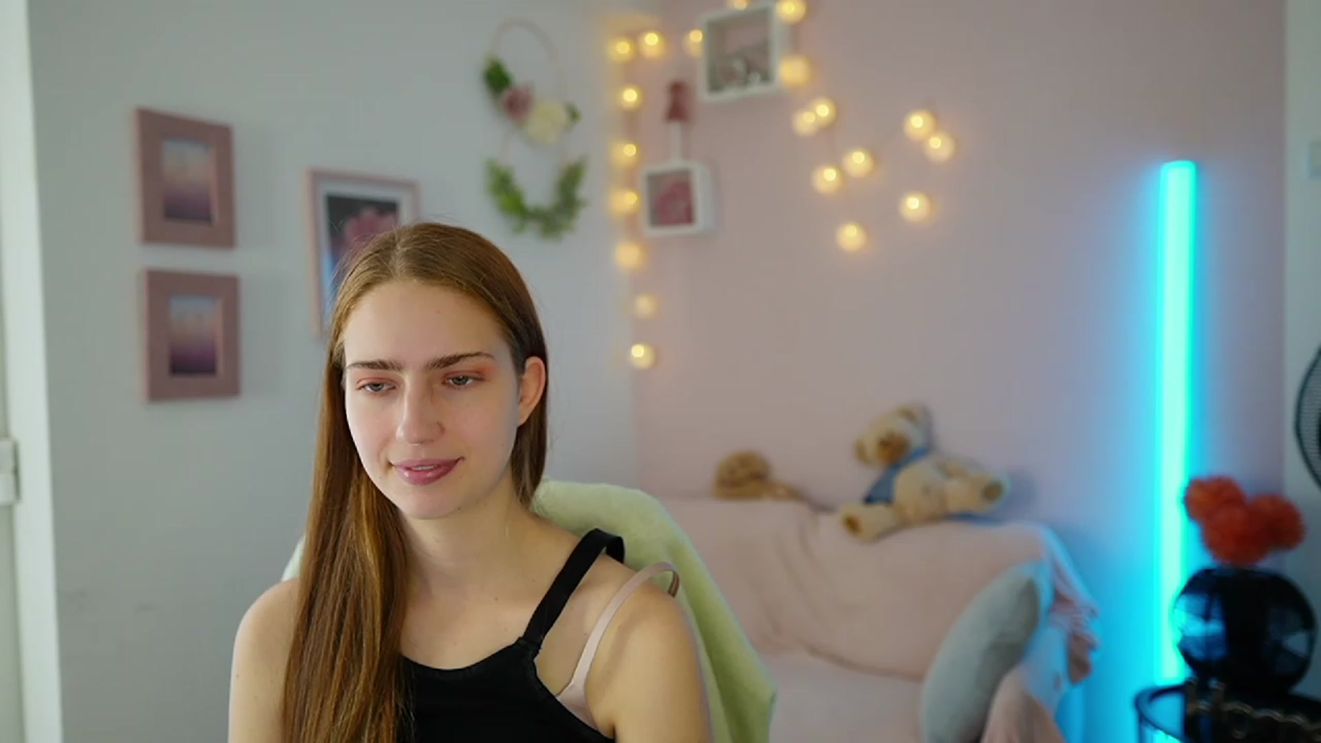 Gallery image thumbnail from Naomi_Woods18's myfreecams stream on, 11/27/2023, 12:41 image 10 of 20