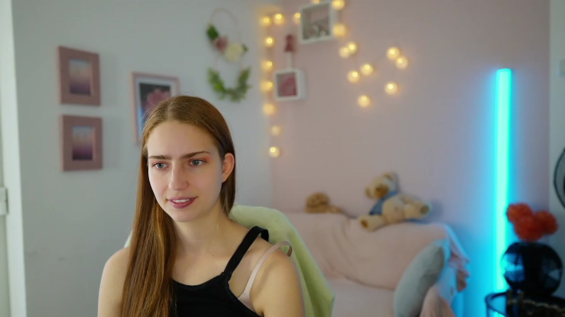 Gallery image thumbnail from Naomi_Woods18's myfreecams stream on, 11/27/2023, 12:41 image 11 of 20