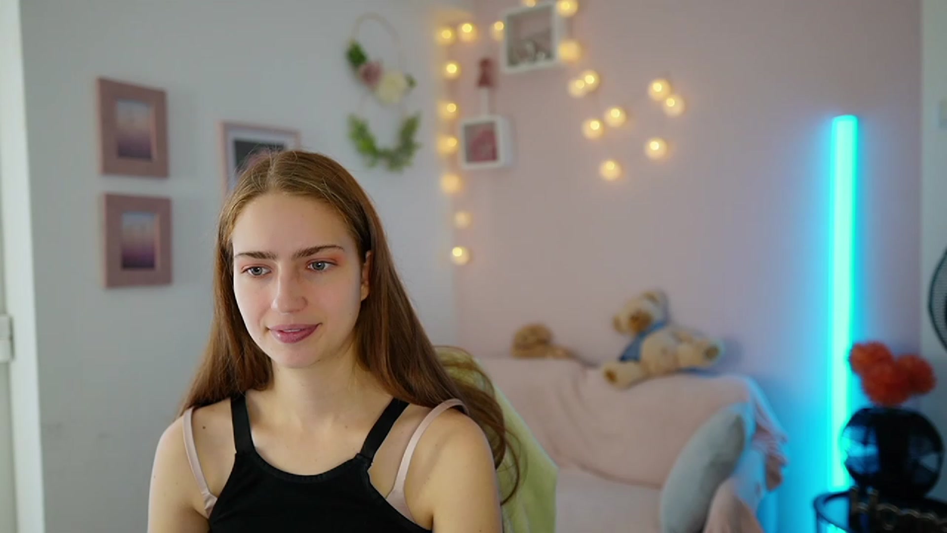 Gallery image thumbnail from Naomi_Woods18's myfreecams stream on, 11/27/2023, 12:41 image 1 of 20