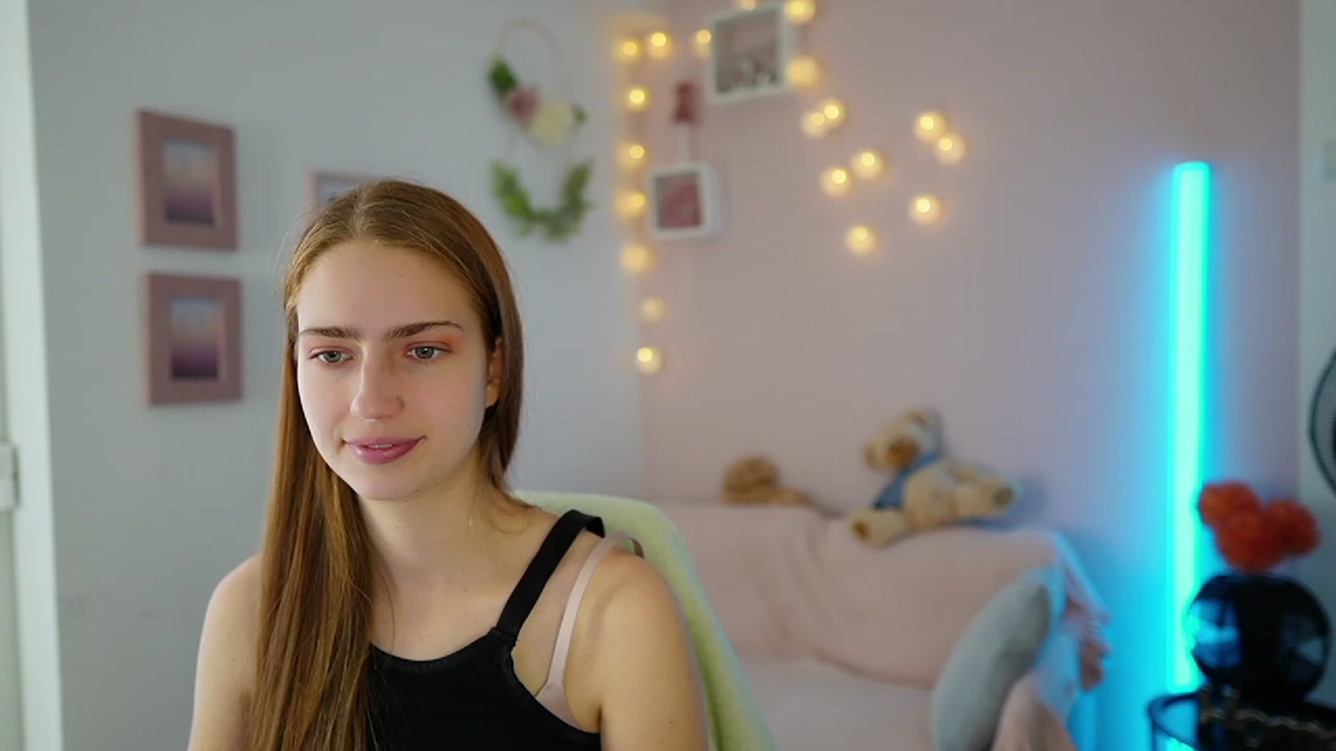 Gallery image thumbnail from Naomi_Woods18's myfreecams stream on, 11/27/2023, 12:41 image 19 of 20