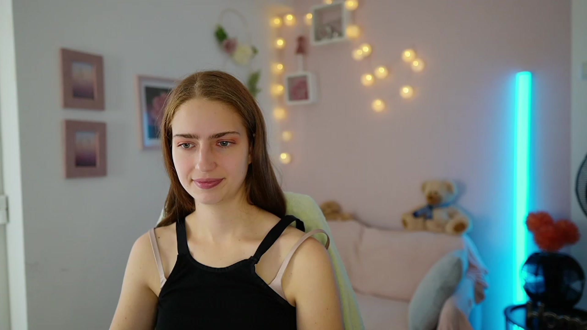 Gallery image thumbnail from Naomi_Woods18's myfreecams stream on, 11/27/2023, 13:48 image 8 of 20