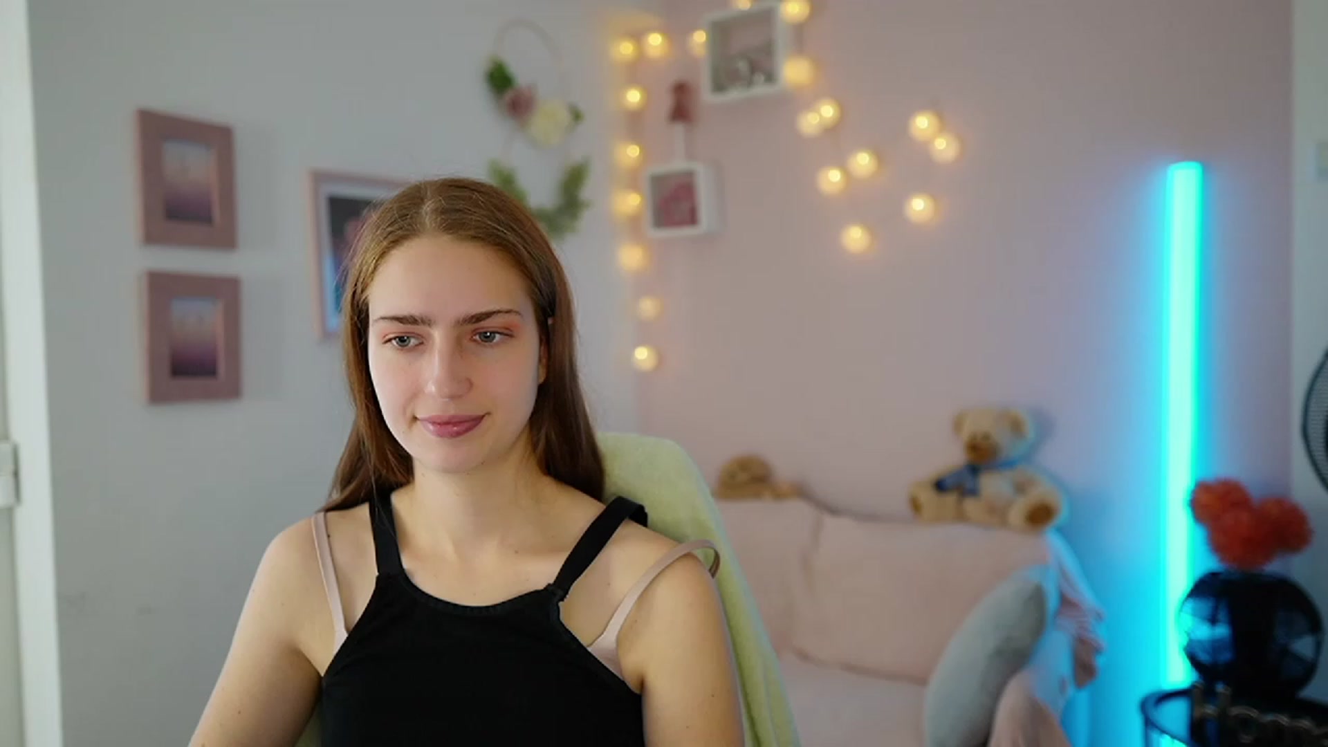 Gallery image thumbnail from Naomi_Woods18's myfreecams stream on, 11/27/2023, 13:48 image 12 of 20