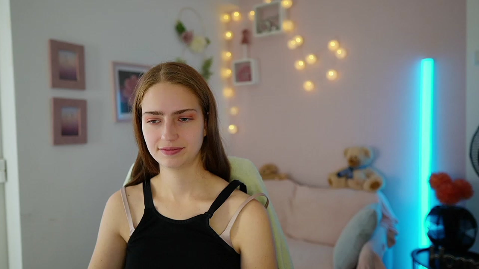 Gallery image thumbnail from Naomi_Woods18's myfreecams stream on, 11/27/2023, 13:48 image 9 of 20