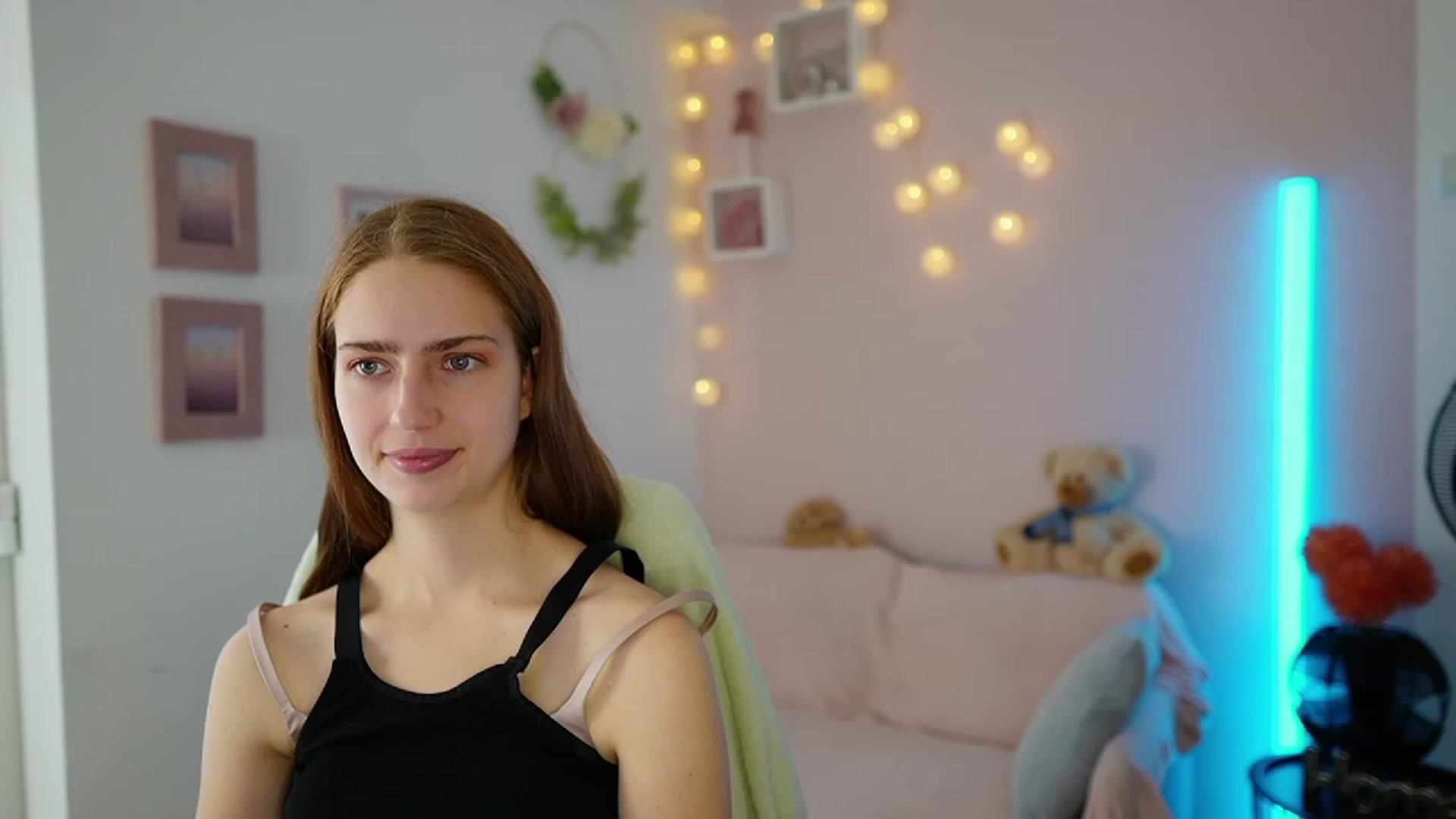 Gallery image thumbnail from Naomi_Woods18's myfreecams stream on, 11/27/2023, 13:48 image 1 of 20