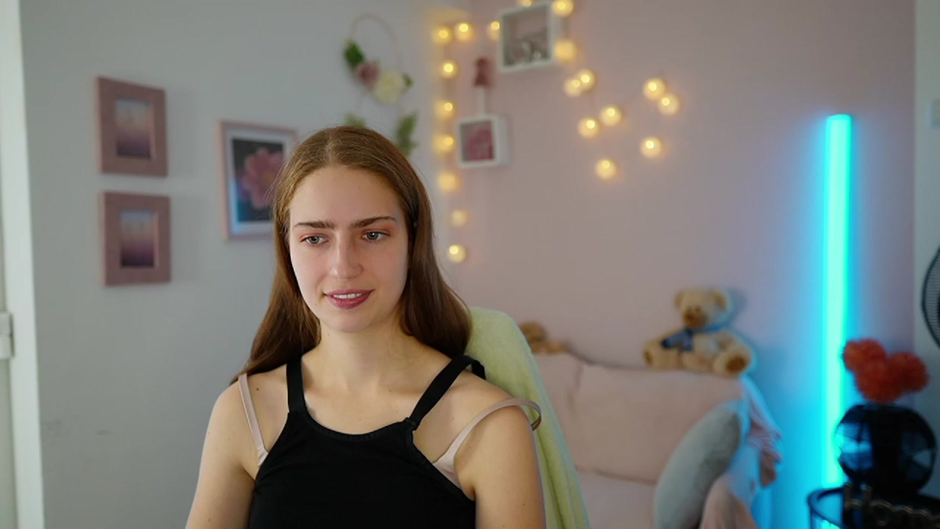 Gallery image thumbnail from Naomi_Woods18's myfreecams stream on, 11/27/2023, 13:48 image 20 of 20