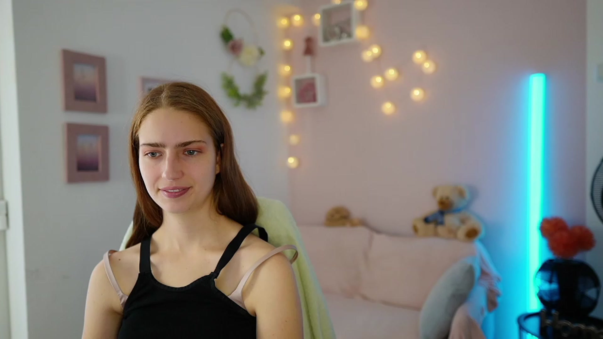 Gallery image thumbnail from Naomi_Woods18's myfreecams stream on, 11/27/2023, 13:48 image 2 of 20