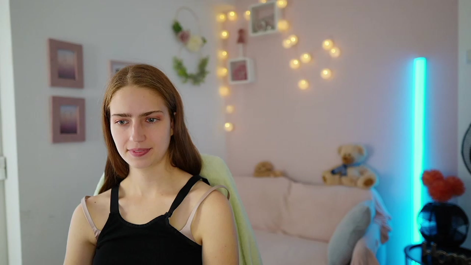 Gallery image thumbnail from Naomi_Woods18's myfreecams stream on, 11/27/2023, 13:48 image 4 of 20