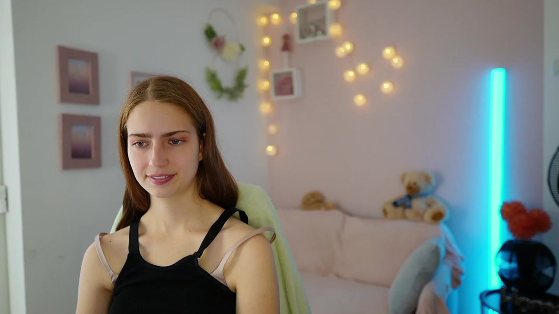 Gallery image thumbnail from Naomi_Woods18's myfreecams stream on, 11/27/2023, 13:48 image 3 of 20