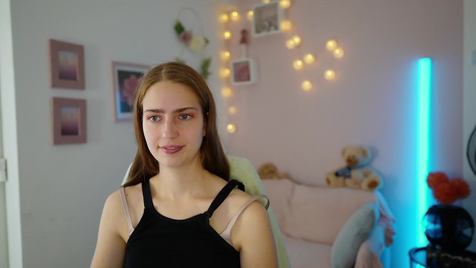 Gallery image thumbnail from Naomi_Woods18's myfreecams stream on, 11/27/2023, 13:48 image 10 of 20
