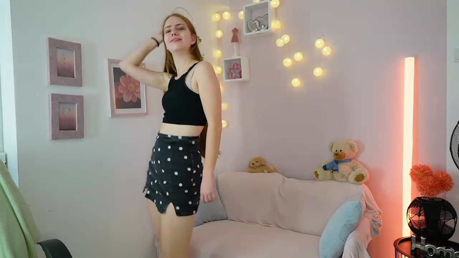 Gallery image thumbnail from Naomi_Woods18's myfreecams stream on, 11/27/2023, 14:37 image 17 of 20