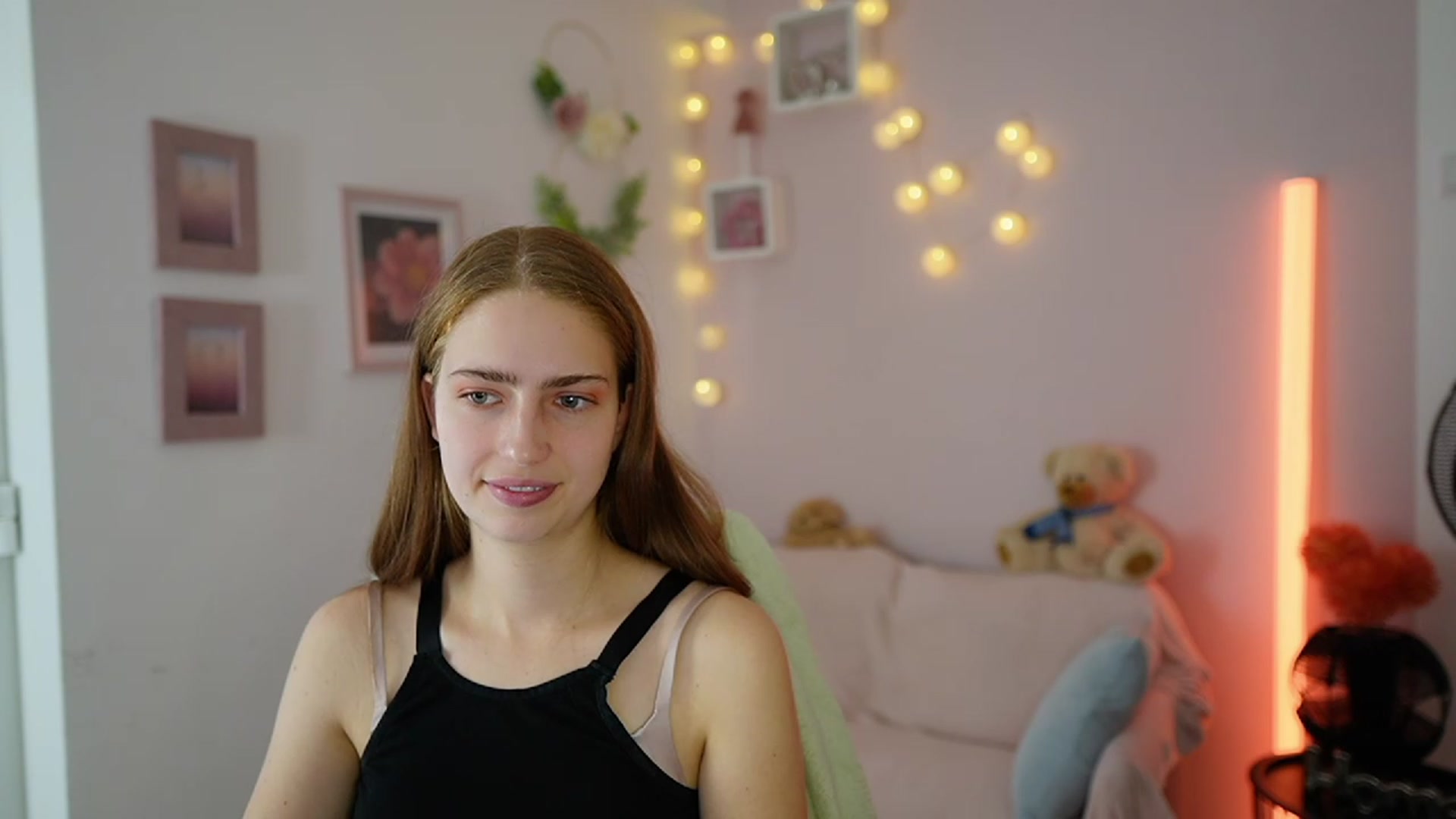Gallery image thumbnail from Naomi_Woods18's myfreecams stream on, 11/27/2023, 14:37 image 20 of 20
