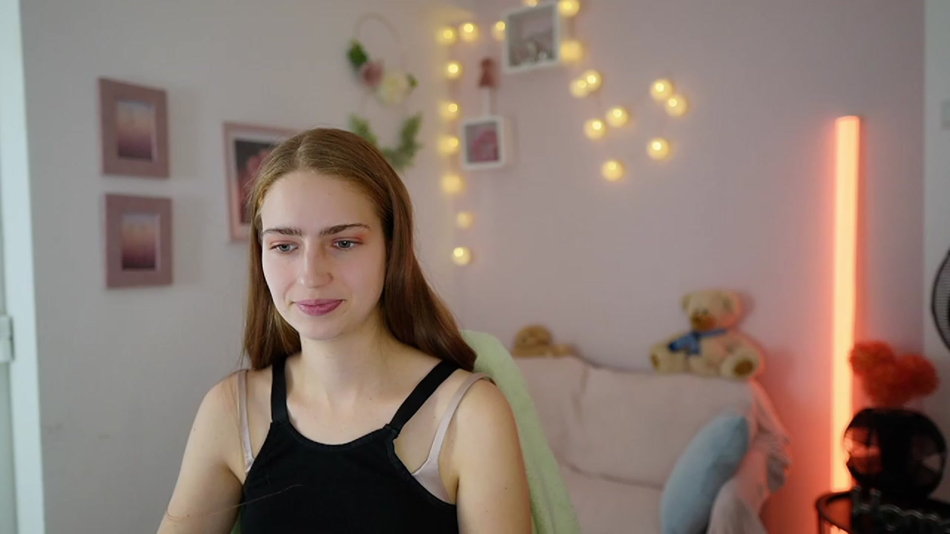Gallery image thumbnail from Naomi_Woods18's myfreecams stream on, 11/27/2023, 14:37 image 19 of 20