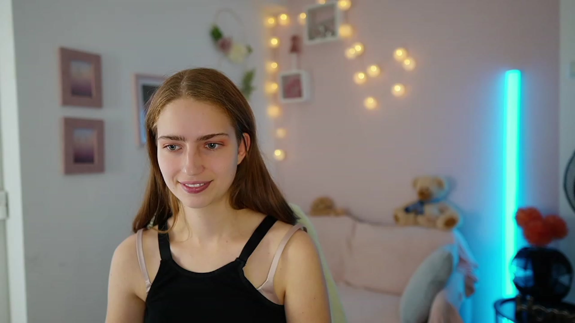 Gallery image thumbnail from Naomi_Woods18's myfreecams stream on, 11/27/2023, 14:37 image 1 of 20
