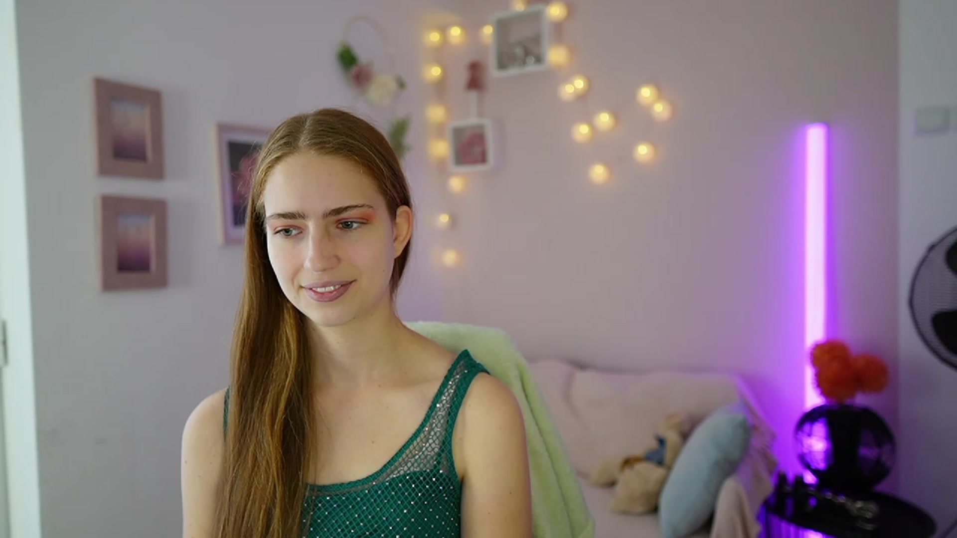 Gallery image thumbnail from Naomi_Woods18's myfreecams stream on, 11/29/2023, 11:15 image 20 of 20