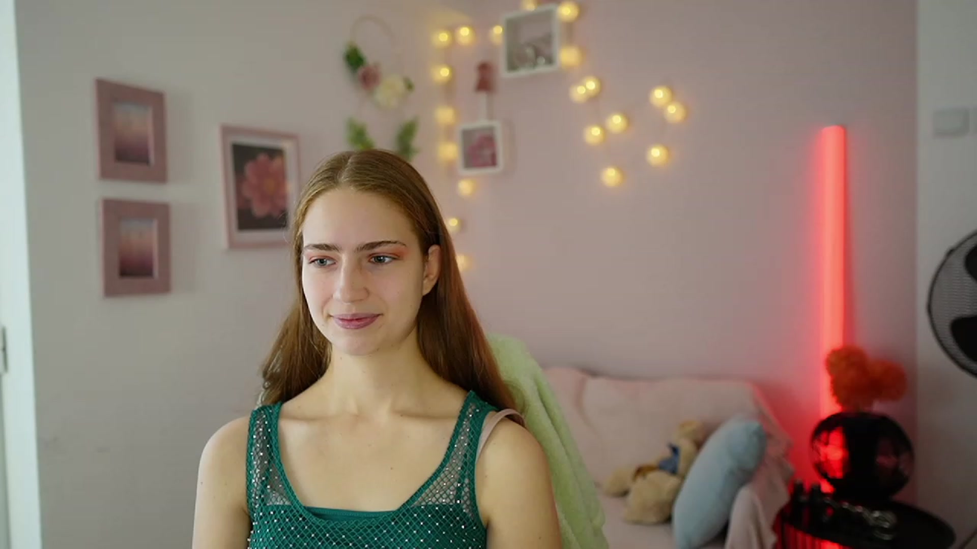Gallery image thumbnail from Naomi_Woods18's myfreecams stream on, 11/29/2023, 11:15 image 1 of 20