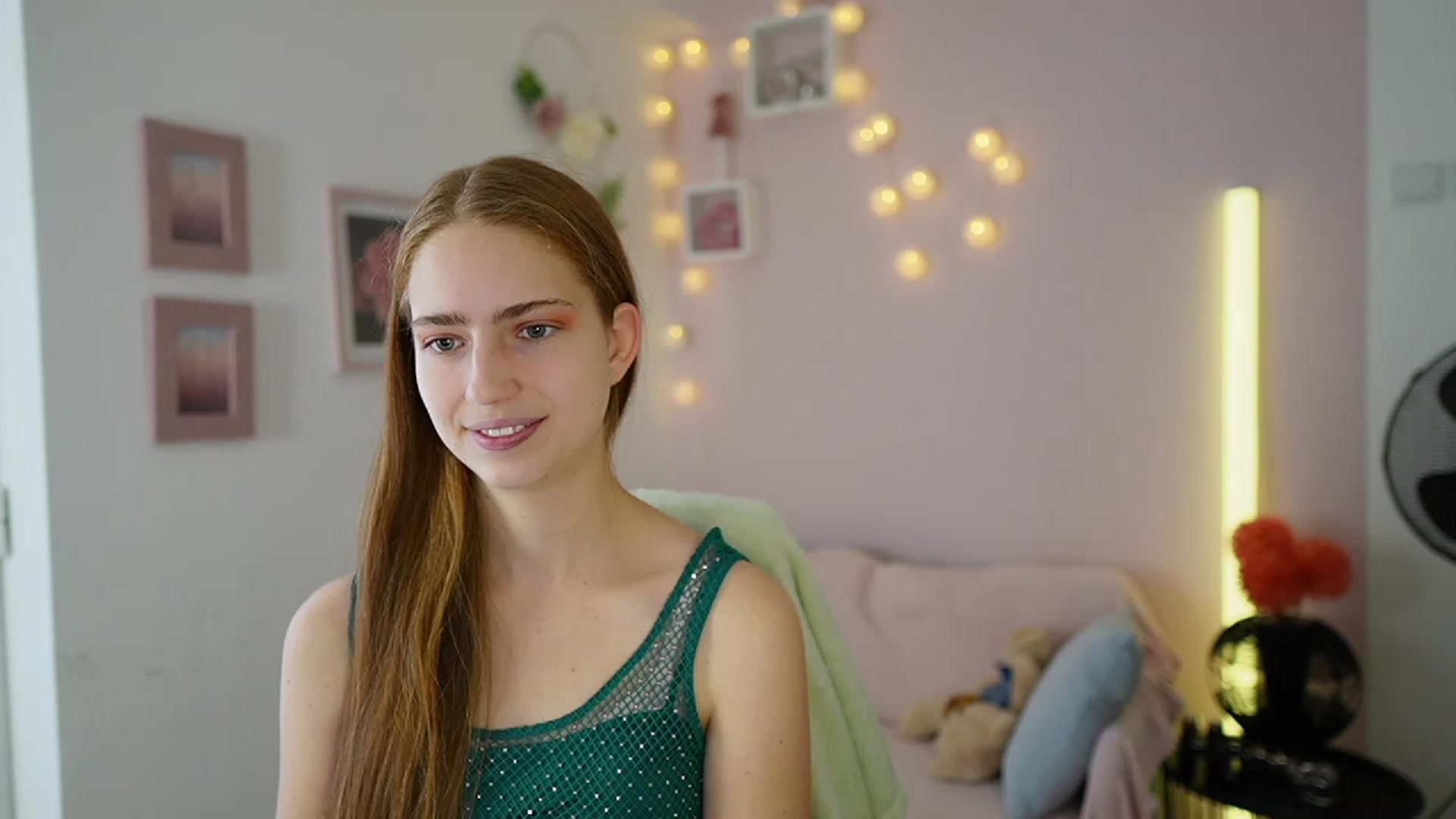 Gallery image thumbnail from Naomi_Woods18's myfreecams stream on, 11/29/2023, 11:15 image 19 of 20