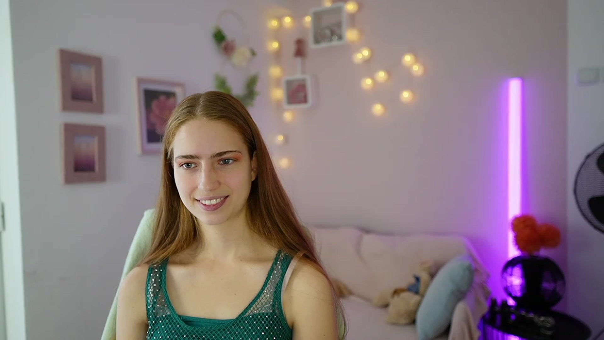 Gallery image thumbnail from Naomi_Woods18's myfreecams stream on, 11/29/2023, 11:15 image 10 of 20