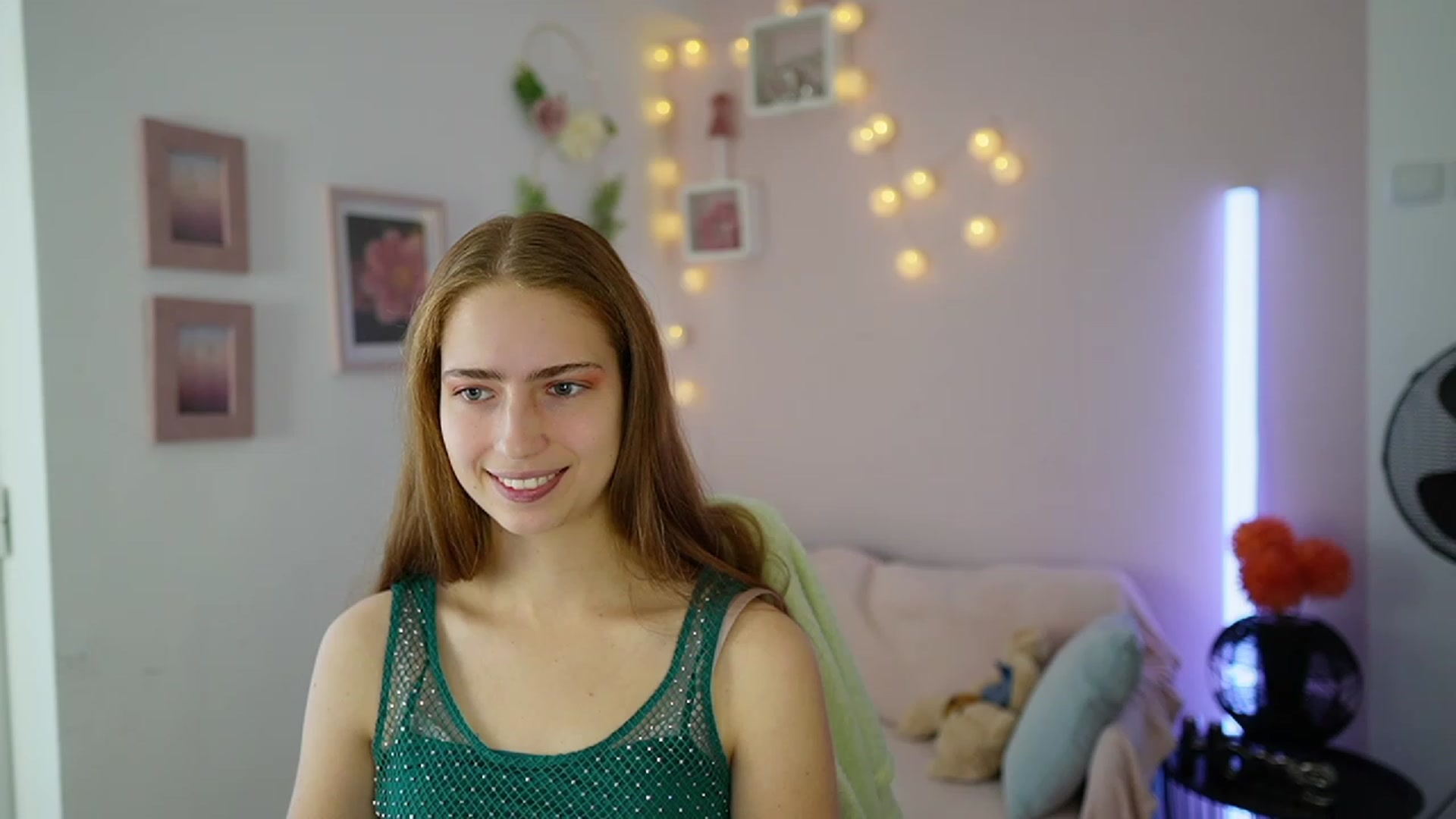 Gallery image thumbnail from Naomi_Woods18's myfreecams stream on, 11/29/2023, 11:15 image 4 of 20