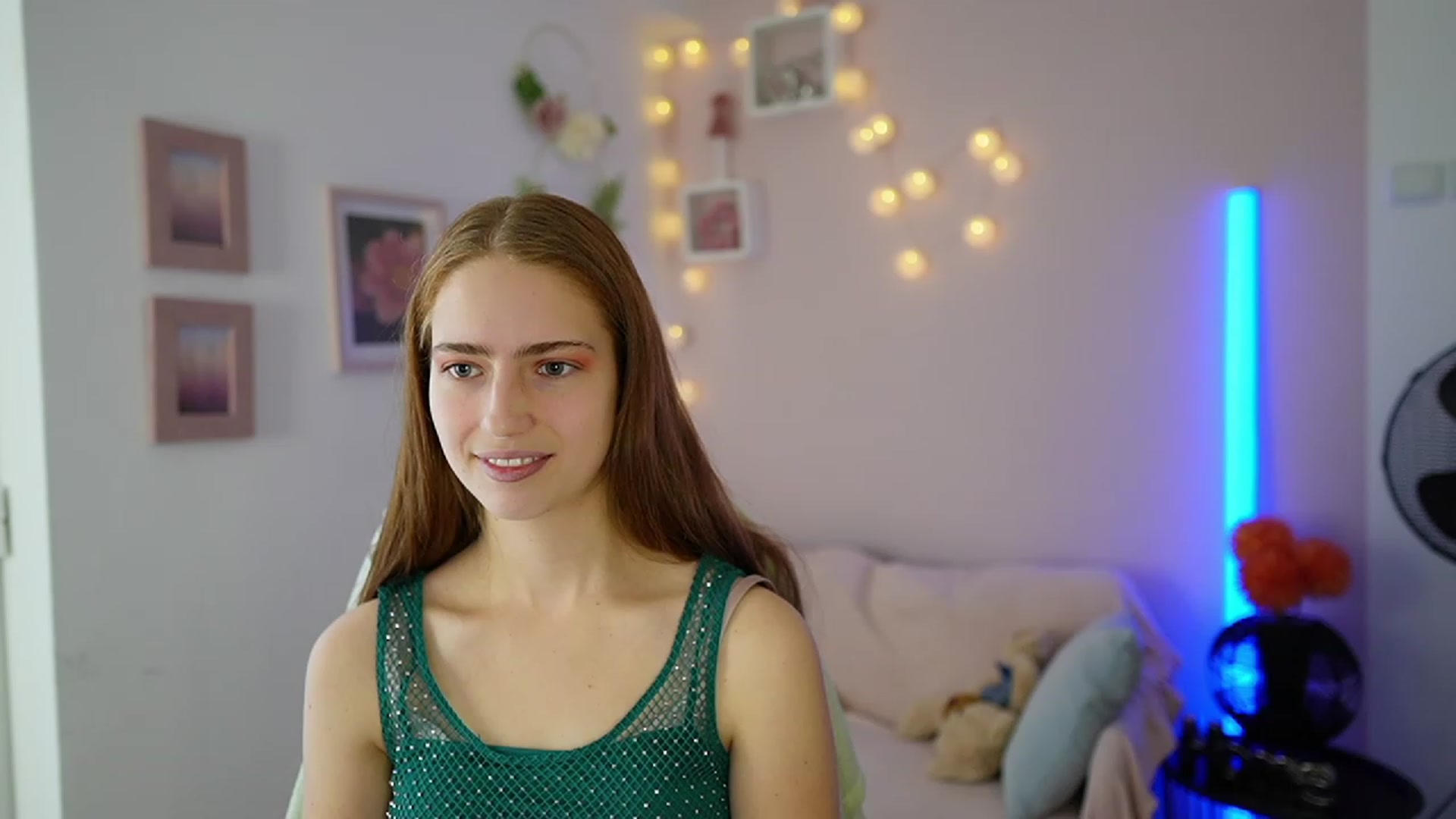 Gallery image thumbnail from Naomi_Woods18's myfreecams stream on, 11/29/2023, 11:15 image 12 of 20