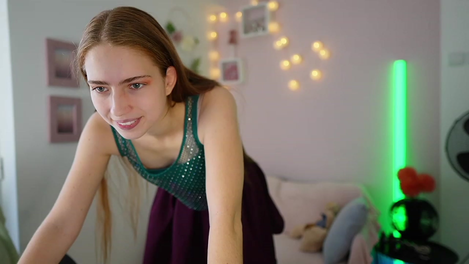 Gallery image thumbnail from Naomi_Woods18's myfreecams stream on, 11/29/2023, 11:15 image 5 of 20