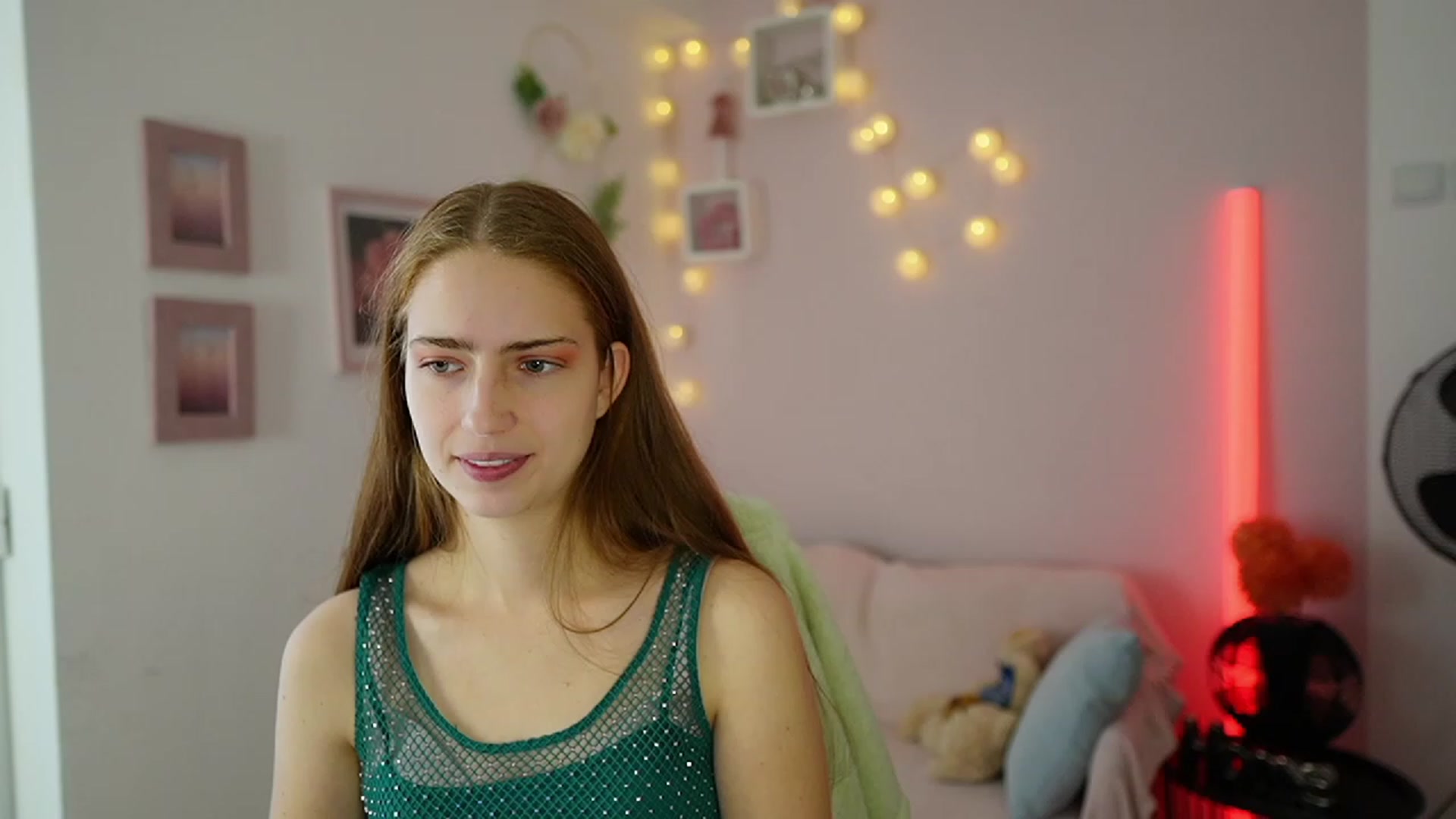 Gallery image thumbnail from Naomi_Woods18's myfreecams stream on, 11/29/2023, 12:24 image 7 of 20
