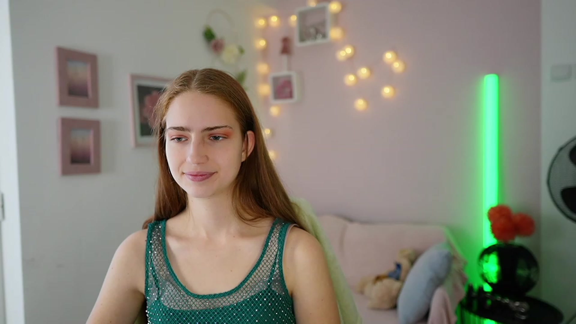 Gallery image thumbnail from Naomi_Woods18's myfreecams stream on, 11/29/2023, 12:24 image 18 of 20