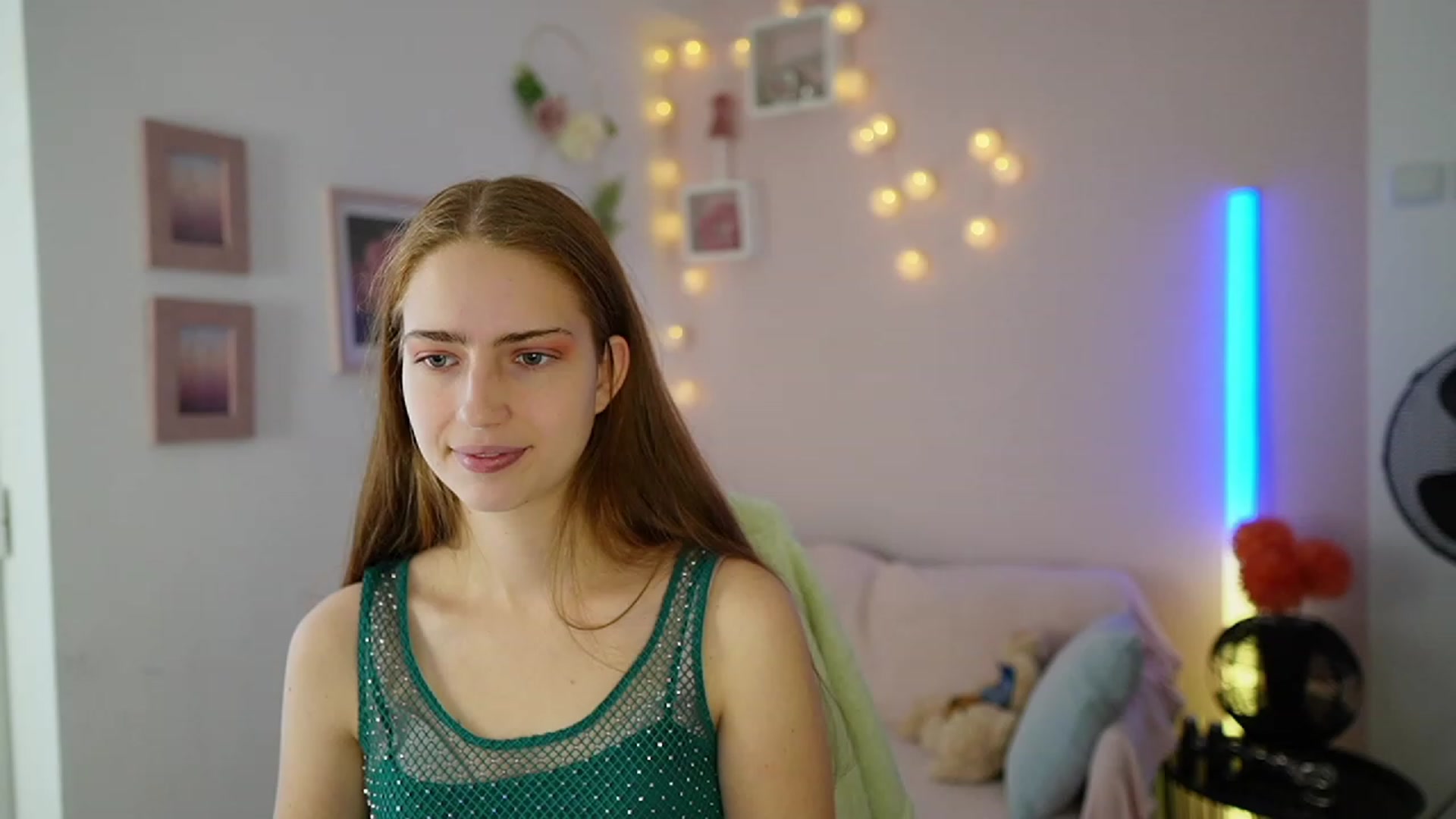 Gallery image thumbnail from Naomi_Woods18's myfreecams stream on, 11/29/2023, 12:24 image 3 of 20