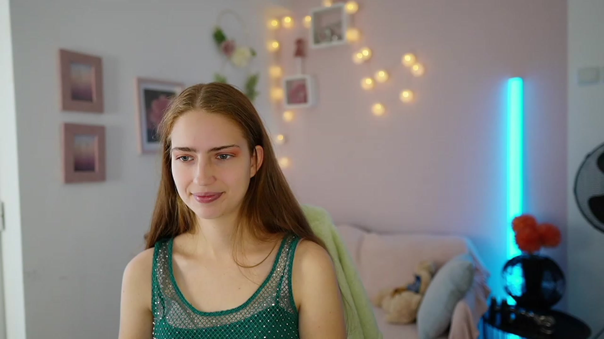 Gallery image thumbnail from Naomi_Woods18's myfreecams stream on, 11/29/2023, 12:24 image 11 of 20