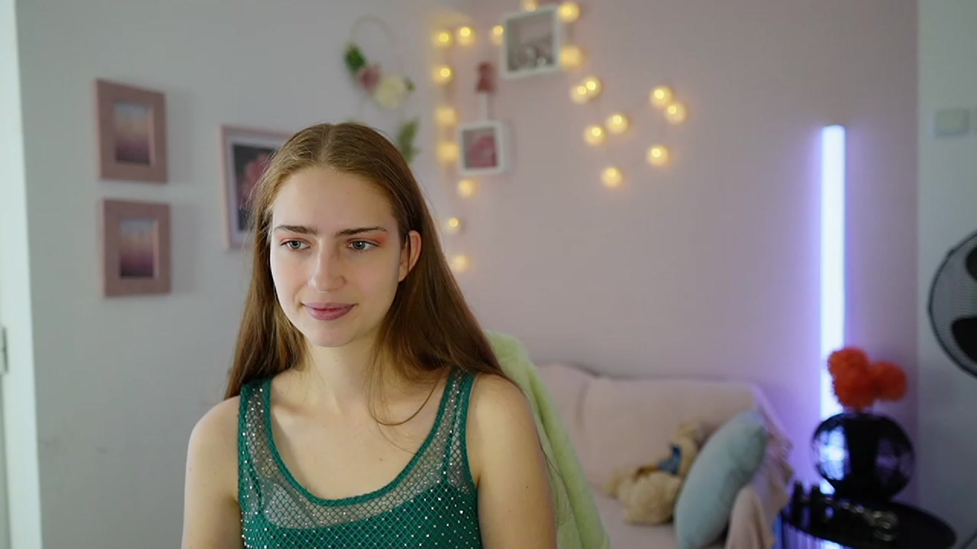 Gallery image thumbnail from Naomi_Woods18's myfreecams stream on, 11/29/2023, 12:24 image 8 of 20
