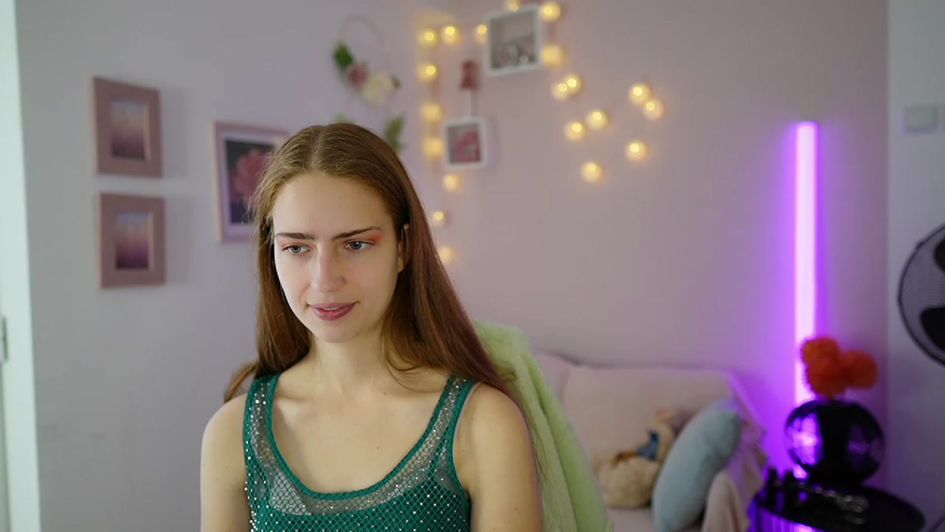 Gallery image thumbnail from Naomi_Woods18's myfreecams stream on, 11/29/2023, 12:37 image 18 of 20