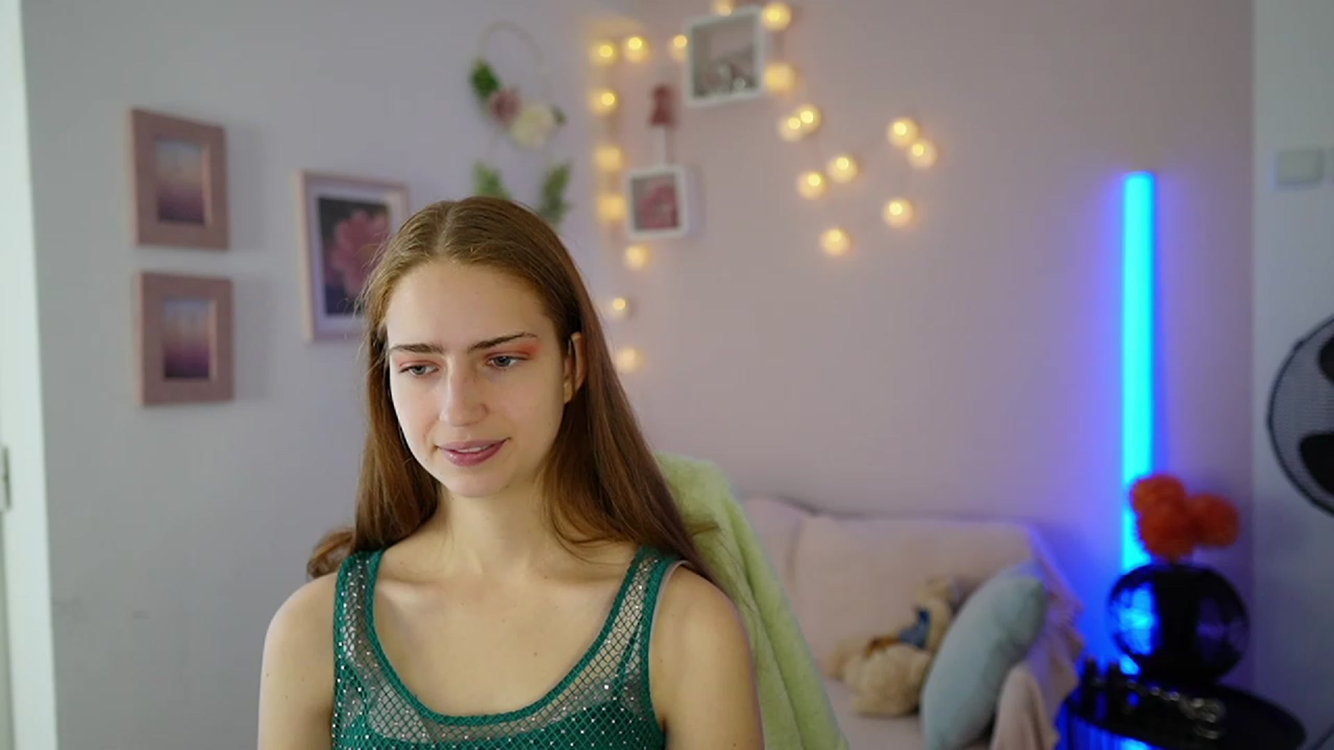 Gallery image thumbnail from Naomi_Woods18's myfreecams stream on, 11/29/2023, 12:37 image 5 of 20