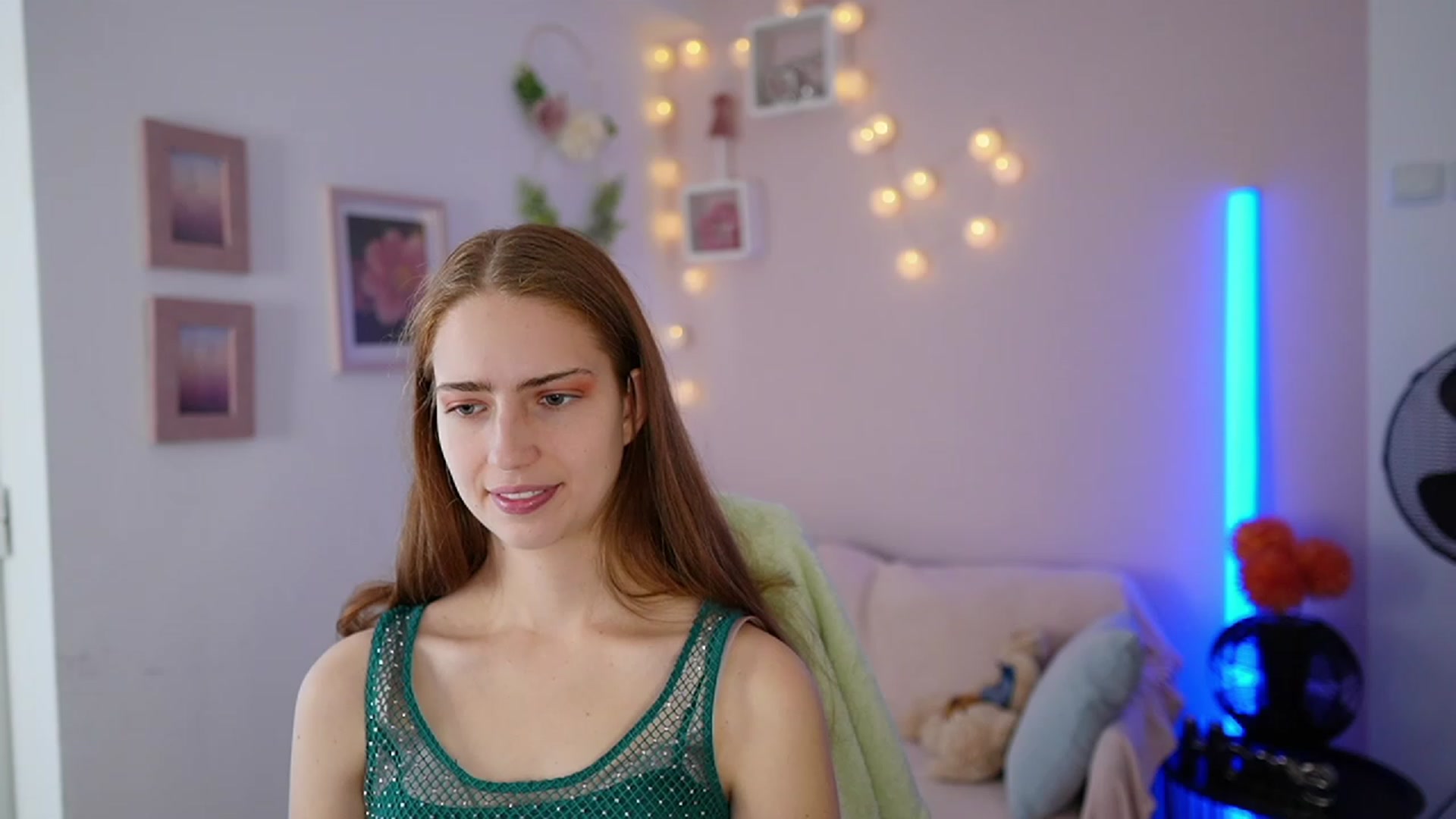 Gallery image thumbnail from Naomi_Woods18's myfreecams stream on, 11/29/2023, 12:37 image 14 of 20