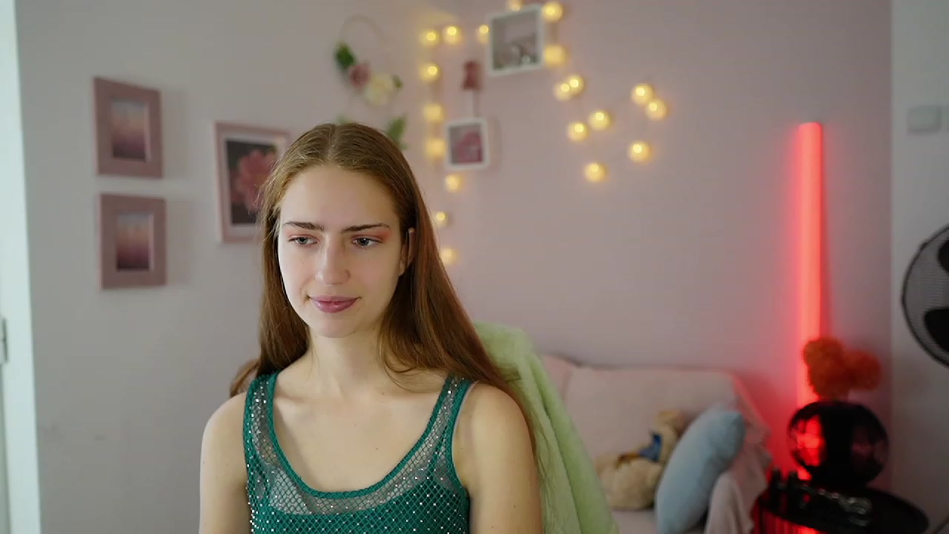 Gallery image thumbnail from Naomi_Woods18's myfreecams stream on, 11/29/2023, 12:37 image 16 of 20
