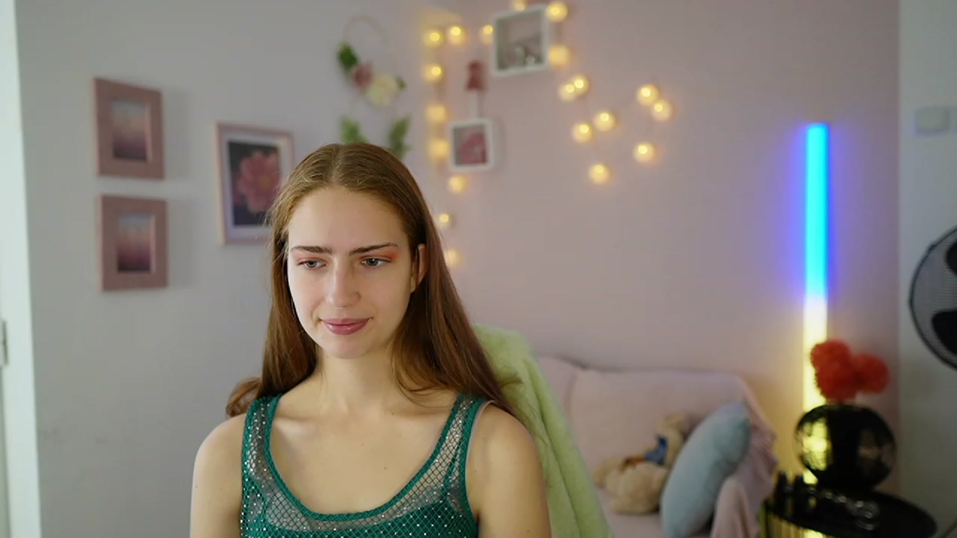 Gallery image thumbnail from Naomi_Woods18's myfreecams stream on, 11/29/2023, 12:37 image 13 of 20