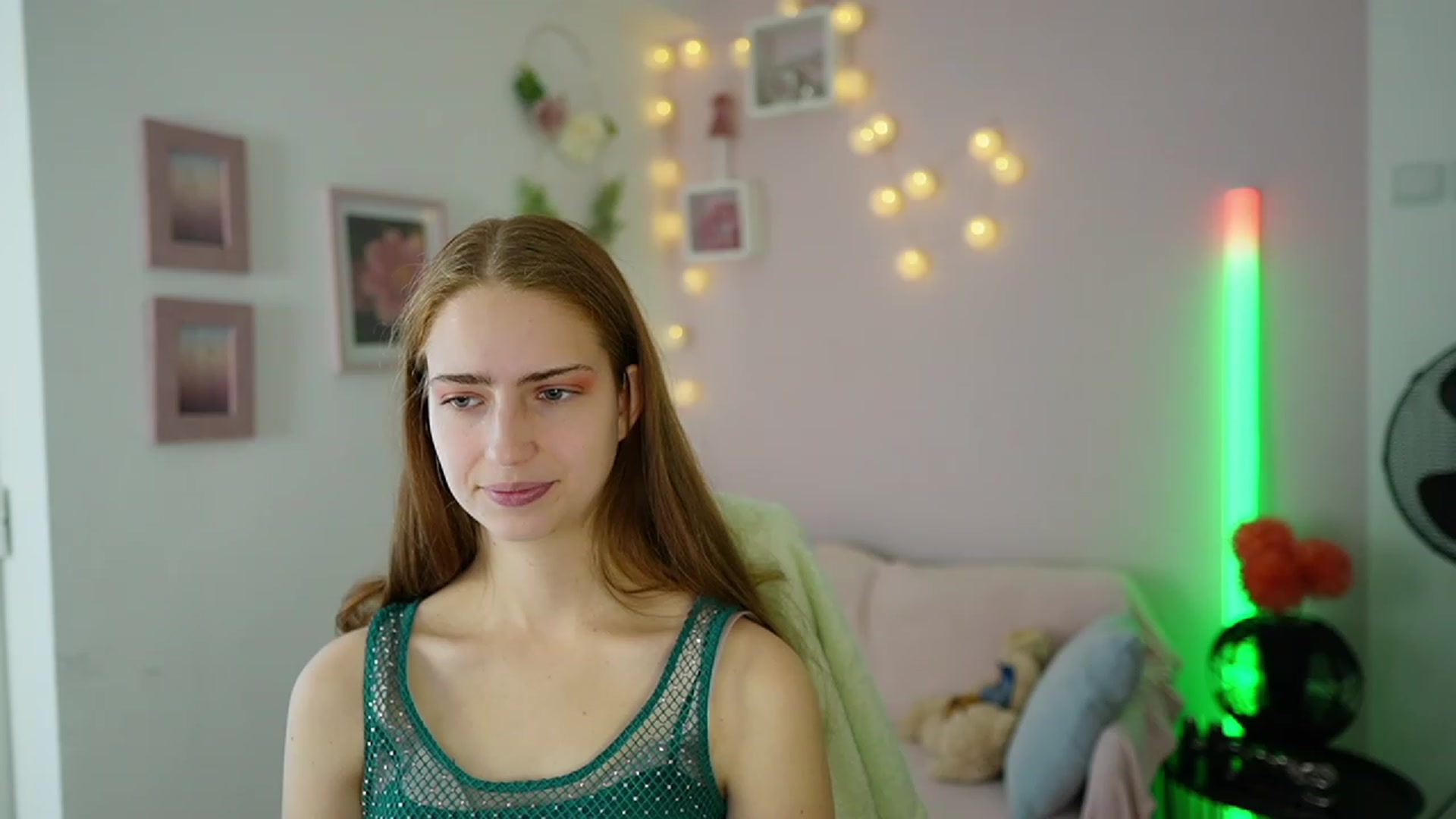 Gallery image thumbnail from Naomi_Woods18's myfreecams stream on, 11/29/2023, 12:37 image 7 of 20