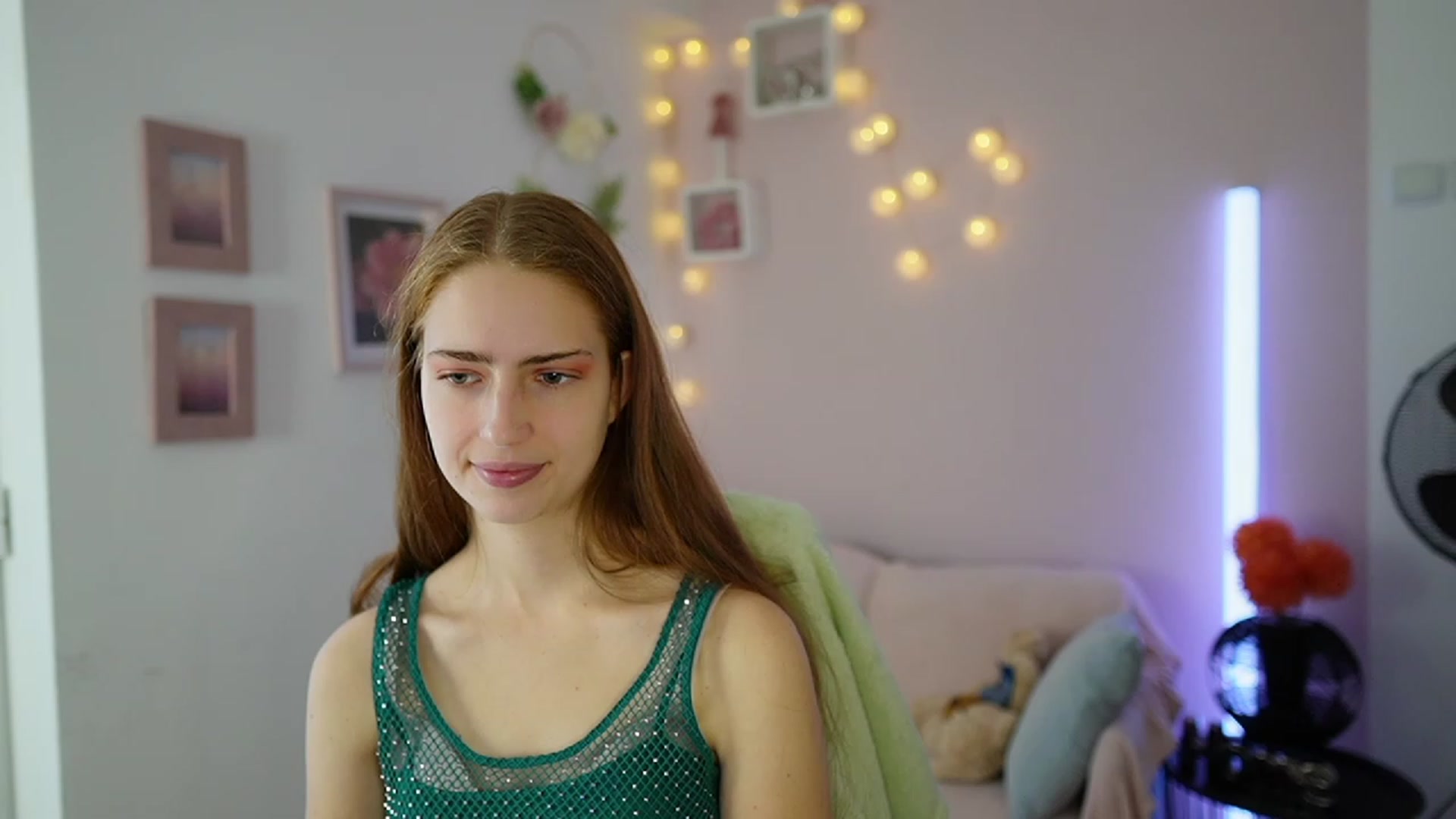 Gallery image thumbnail from Naomi_Woods18's myfreecams stream on, 11/29/2023, 12:37 image 17 of 20